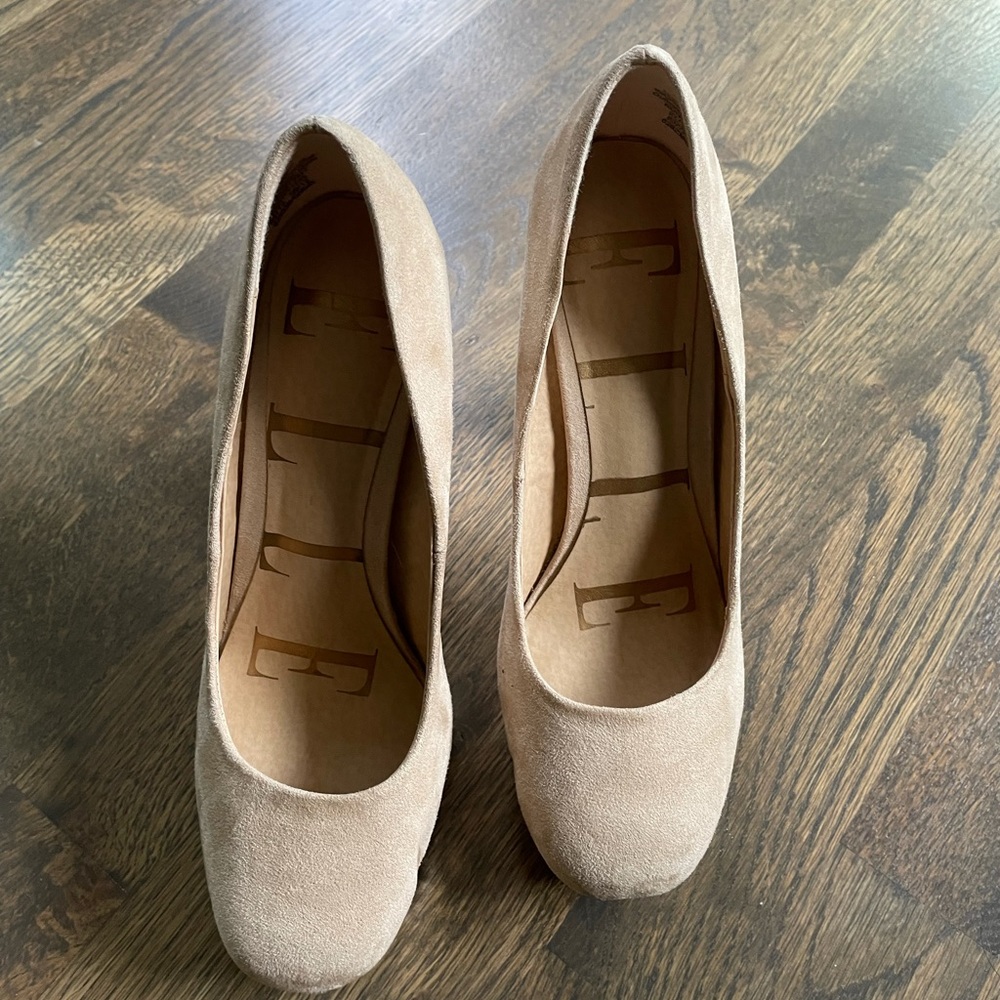 ELLE sparkly heel pumps tan (size 6.5)